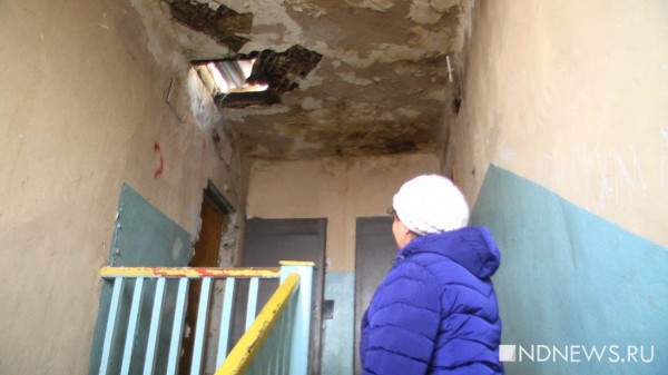 «Через крышу к нам в квартиру падают голуби» – жителям аварийных домов придется подождать расселения еще пару лет (ФОТО, ВИДЕО)