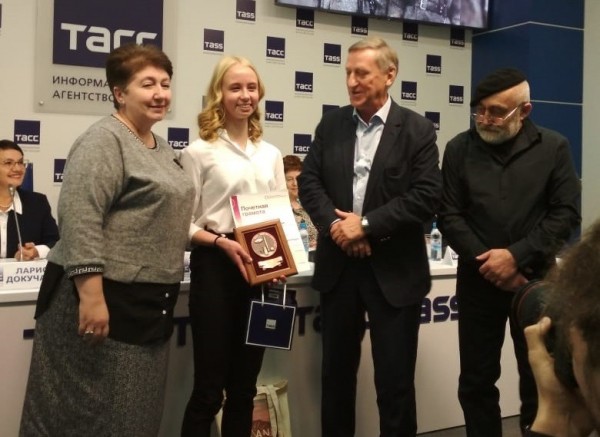 МИР: школьница Екатеринбурга победила в конкурсе творческих работ