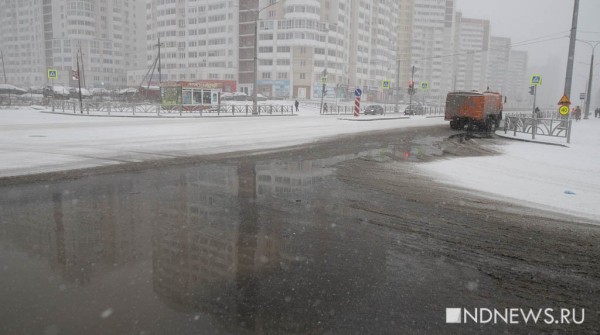 На Юго-Западе перекресток залило фекалиями из засорившейся канализации (ФОТО, ВИДЕО)