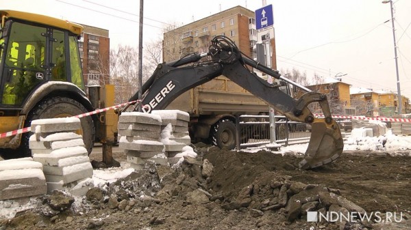 «До конца месяца успеем», – на Малышева рабочие снова укладывают плитку после снегопада (ФОТО, ВИДЕО) «До конца месяца успеем», – на Малышева рабочие снова укладывают плитку после снегопада (ФОТО, ВИДЕО)