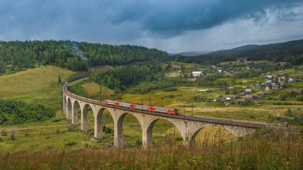 Появилось приложение-гид для пассажиров поездов. Оно расскажет все о местах, где вы проезжаете