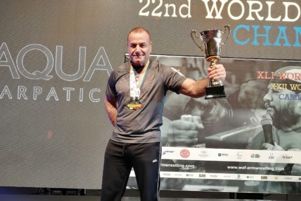 Армрестлинг: дружинник из Екатеринбурга взял два золота на чемпионате мира в Румынии Армрестлинг: дружинник из Екатеринбурга взял два золота на чемпионате мира в Румынии