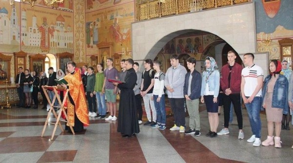 С божьей помощью: достроить стадион, устранить аварию и еще три необычные темы молебнов в России С божьей помощью: достроить стадион, устранить аварию и еще три необычные темы молебнов в России