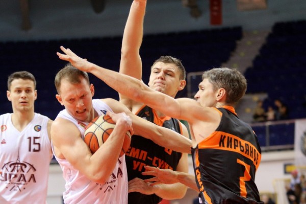 Баскетбол: «Урал» в борьбе за Кубок России уступил соседям из Ревды Баскетбол: «Урал» в борьбе за Кубок России уступил соседям из Ревды
