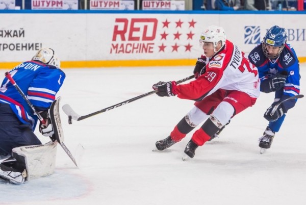 МХЛ: "Авто" вырвал победу у "Ладьи" МХЛ: "Авто" вырвал победу у "Ладьи"