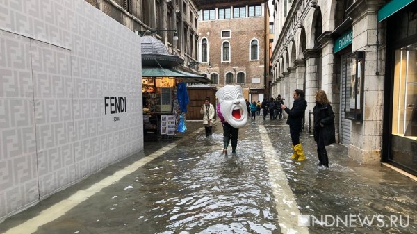 В Венецию пришло новое наводнение, площадь Святого Марка закрыта для туристов (ФОТО, ВИДЕО)