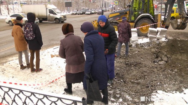 «До конца месяца успеем», – на Малышева рабочие снова укладывают плитку после снегопада (ФОТО, ВИДЕО) «До конца месяца успеем», – на Малышева рабочие снова укладывают плитку после снегопада (ФОТО, ВИДЕО)