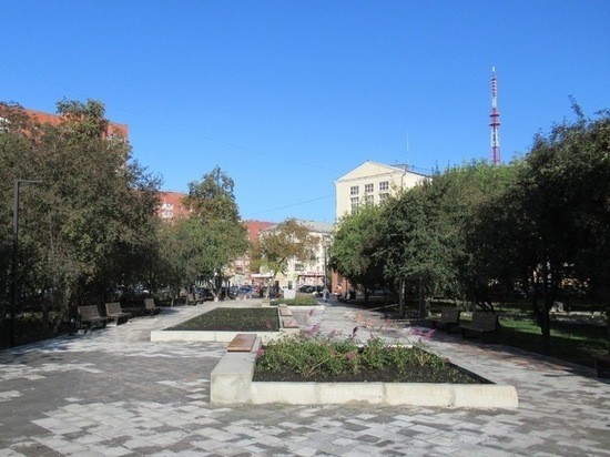 На месте проведения митингов в Екатеринбурге высадят новые деревья На месте проведения митингов в Екатеринбурге высадят новые деревья