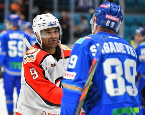 Хоккей: «Автомобилист» уступил казахстанскому «Барысу» Хоккей: «Автомобилист» уступил казахстанскому «Барысу»