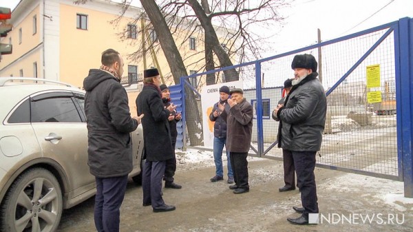 «За помещение в центре запросили 200 тысяч рублей в месяц», – мусульмане ищут, где молиться после сноса Нур-Усмана (ФОТО, ВИДЕО) «За помещение в центре запросили 200 тысяч рублей в месяц», – мусульмане ищут, где молиться после сноса Нур-Усмана (ФОТО, ВИДЕО)