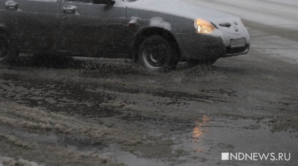 На Юго-Западе перекресток залило фекалиями из засорившейся канализации (ФОТО, ВИДЕО)