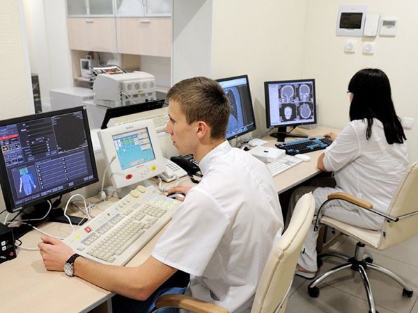 Поликлиники Екатеринбурга приглашают горожан на «Субботник против рака»