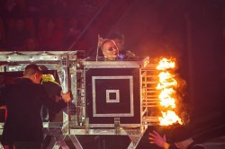 Чудо-Ёлка зажглась на арене цирка для детей из малообеспеченных семей