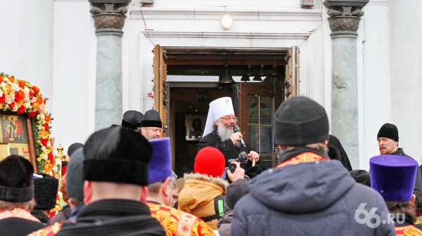 Четыре тысячи человек прошли крестным ходом по городу в честь Дня святой Екатерины Четыре тысячи человек прошли крестным ходом по городу в честь Дня святой Екатерины