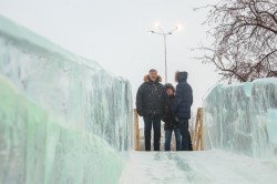 Комиссия оценила безопасность и зрелищность ледовых городков
