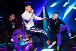 Уралец, поющий «Любимку», залил водой студию Урганта. ВИДЕО Уралец, поющий «Любимку», залил водой студию Урганта. ВИДЕО