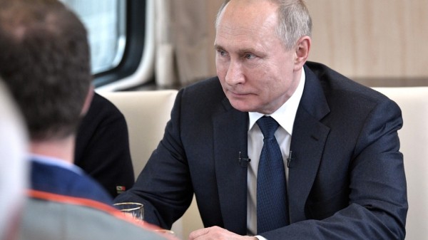 «Мужики, все на улиток»: три шутки от Владимира Путина к открытию железной дороги по Крымскому мосту «Мужики, все на улиток»: три шутки от Владимира Путина к открытию железной дороги по Крымскому мосту