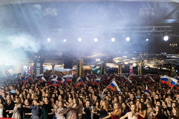 Один из самых больших офисов мира пережил первый корпоратив. Но главная интрига — в шесть раз крупнее. ФОТО Один из самых больших офисов мира пережил первый корпоратив. Но главная интрига — в шесть раз крупнее. ФОТО