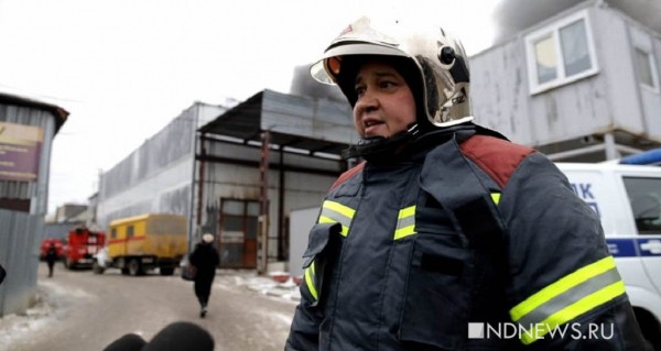 На складе в Екатеринбурге горят 90 тонн краски (ФОТО, ВИДЕО)