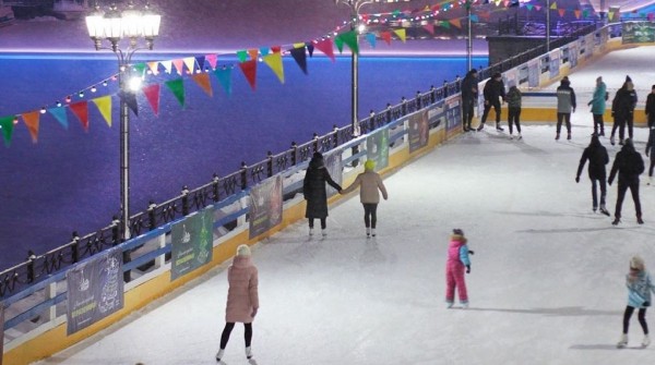 В Екатеринбурге зажгли «фееричную» иллюминацию за 40 млн. Смотрите, как это выглядит В Екатеринбурге зажгли «фееричную» иллюминацию за 40 млн. Смотрите, как это выглядит