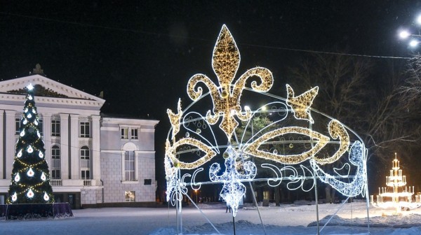 В Екатеринбурге зажгли «фееричную» иллюминацию за 40 млн. Смотрите, как это выглядит В Екатеринбурге зажгли «фееричную» иллюминацию за 40 млн. Смотрите, как это выглядит