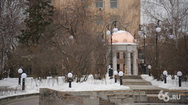 Дедлайн по ремонту сквера за Оперным перенесли в третий раз