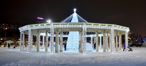 В Екатеринбурге зажгли «фееричную» иллюминацию за 40 млн. Смотрите, как это выглядит В Екатеринбурге зажгли «фееричную» иллюминацию за 40 млн. Смотрите, как это выглядит