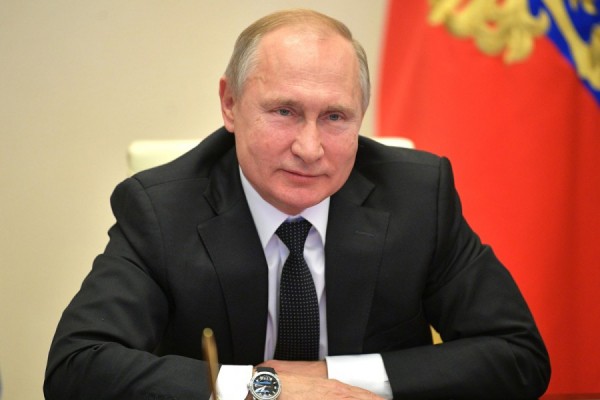 Владимир Путин подписал закон об увеличении МРОТ