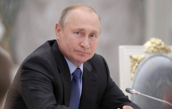 Владимир Путин подписал закон об отмене банковского роуминга Владимир Путин подписал закон об отмене банковского роуминга