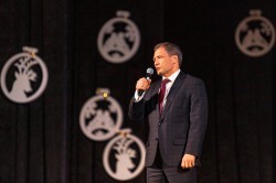 Талантливые школьники Екатеринбурга получили стипендию «Признание»