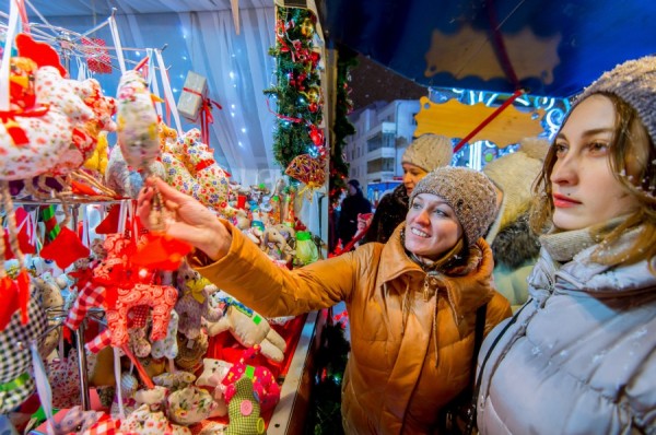 Ледовый городок предложит посетителям развлечения, угощения и сувениры Ледовый городок предложит посетителям развлечения, угощения и сувениры