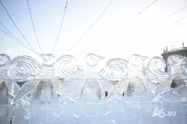 В ледовый городок на площади 1905 года вас пустят только завтра. Посмотрите, что там есть