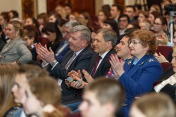 Талантливые школьники Екатеринбурга получили стипендию «Признание»