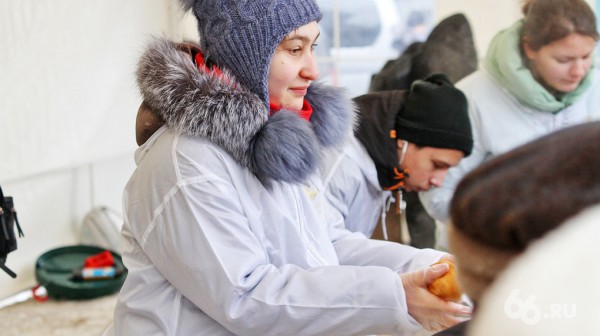Четыре тысячи человек прошли крестным ходом по городу в честь Дня святой Екатерины Четыре тысячи человек прошли крестным ходом по городу в честь Дня святой Екатерины