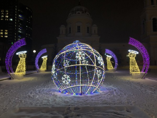 Новогодний рейд: комиссия оценила праздничный наряд Октябрьского района Новогодний рейд: комиссия оценила праздничный наряд Октябрьского района