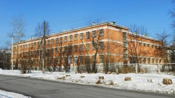 Прокуратура проверит школу, в которой ученики коррекционного класса вынуждены заниматься в коридоре (ФОТО)