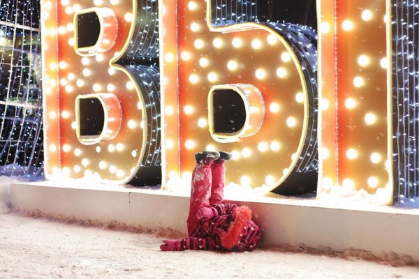 В Екатеринбурге зажгли «фееричную» иллюминацию за 40 млн. Смотрите, как это выглядит В Екатеринбурге зажгли «фееричную» иллюминацию за 40 млн. Смотрите, как это выглядит