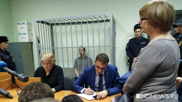 Подозреваемого в убийстве девушек на Уктусе привезли в суд (ФОТО, ВИДЕО)