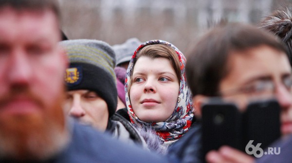 Четыре тысячи человек прошли крестным ходом по городу в честь Дня святой Екатерины Четыре тысячи человек прошли крестным ходом по городу в честь Дня святой Екатерины