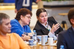 Городские власти помогают местным производителям находить новые рынки сбыта