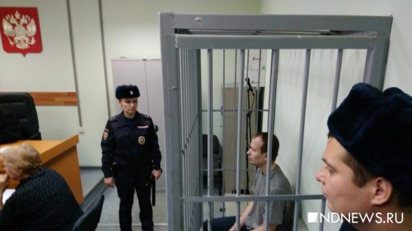 Подозреваемого в убийстве девушек на Уктусе привезли в суд (ФОТО, ВИДЕО)