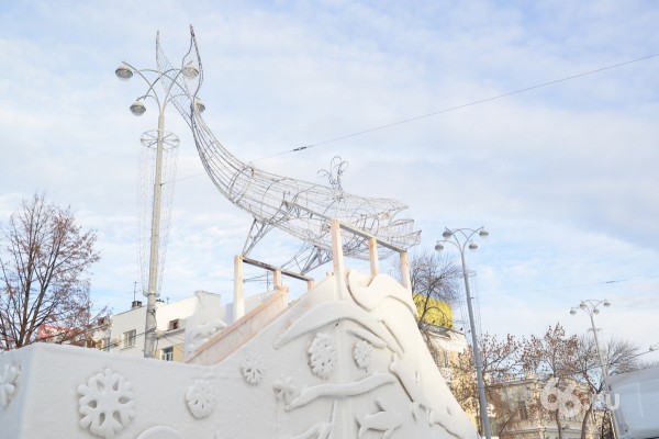 В ледовый городок на площади 1905 года вас пустят только завтра. Посмотрите, что там есть