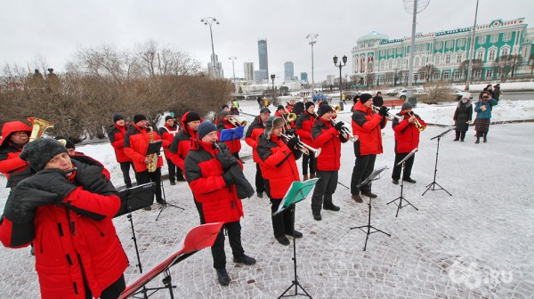 Четыре тысячи человек прошли крестным ходом по городу в честь Дня святой Екатерины Четыре тысячи человек прошли крестным ходом по городу в честь Дня святой Екатерины