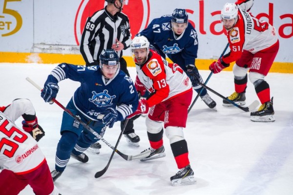 Хоккей: «Автомобилист» одержал пятую победу подряд Хоккей: «Автомобилист» одержал пятую победу подряд