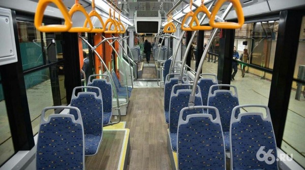 В Екатеринбурге испытали низкопольный супертрамвай «Уралтрансмаша», который уедет в другие города