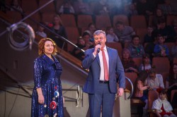 Чудо-Ёлка зажглась на арене цирка для детей из малообеспеченных семей