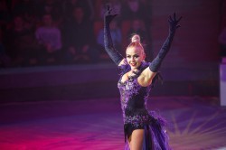 Чудо-Ёлка зажглась на арене цирка для детей из малообеспеченных семей