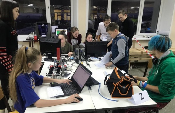 Школьники Екатеринбурга выиграли областной чемпионат инженеров и конструкторов