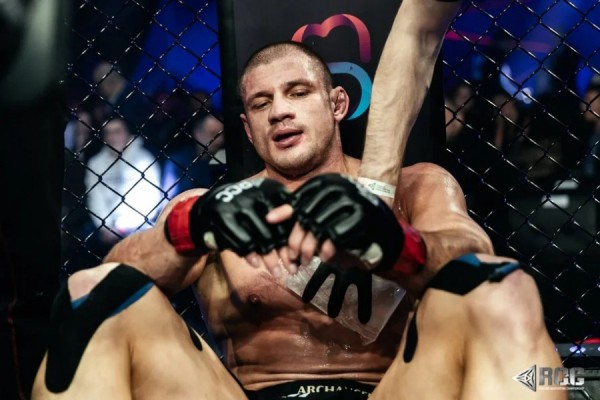 Смешанные единоборства: Иван Штырков потерпел первое поражение в карьере