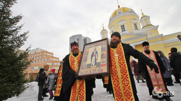 Четыре тысячи человек прошли крестным ходом по городу в честь Дня святой Екатерины Четыре тысячи человек прошли крестным ходом по городу в честь Дня святой Екатерины
